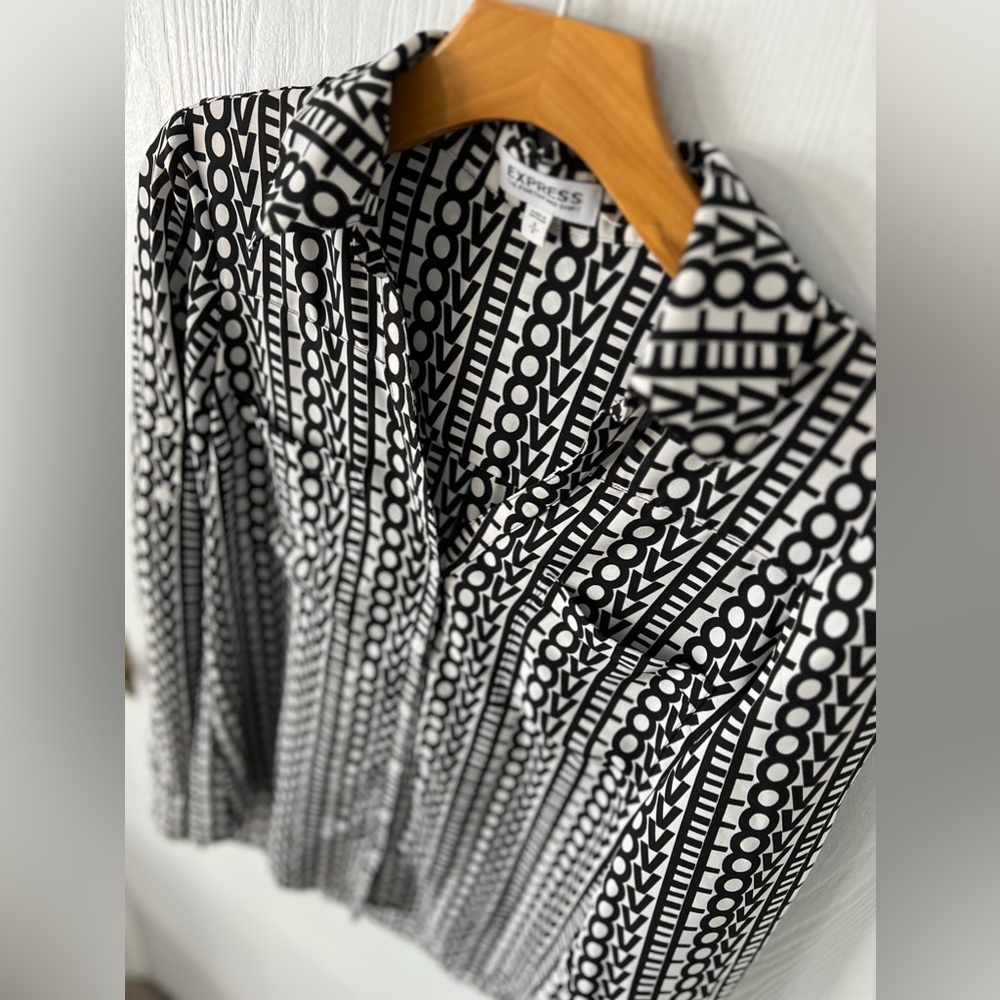 EXPRESS “The Portofino Shirt” in “Love” Print Black & White